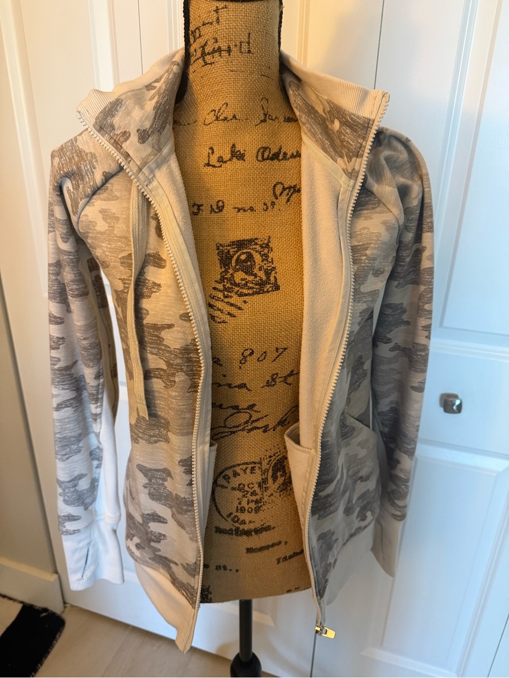 Athleta Triumph Grey Camo Full Zip Fleece Lined Hoodie Jacket - Cozy
